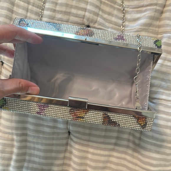 Butterfly Patterned Bedding Set - Picture 2 of 4